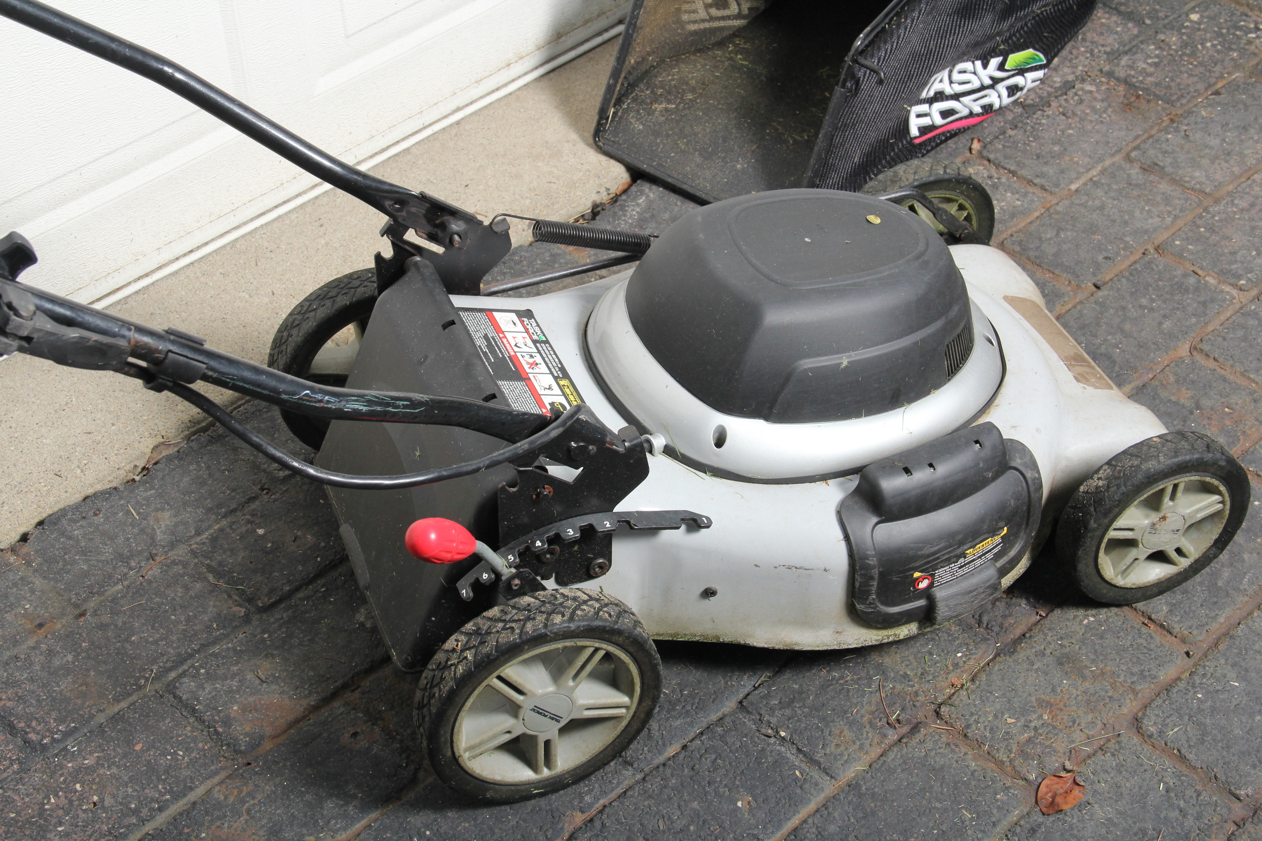 Task Force Electric Lawn Mover