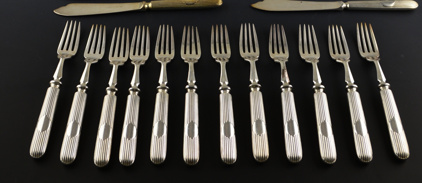 Walker & Hall Silver Plated "Reed/Shield" Fish Knives and Forks