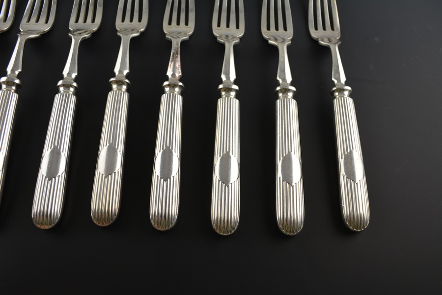 Walker & Hall Silver Plated "Reed/Shield" Fish Knives and Forks
