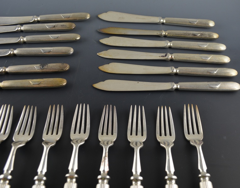 Walker & Hall Silver Plated "Reed/Shield" Fish Knives and Forks