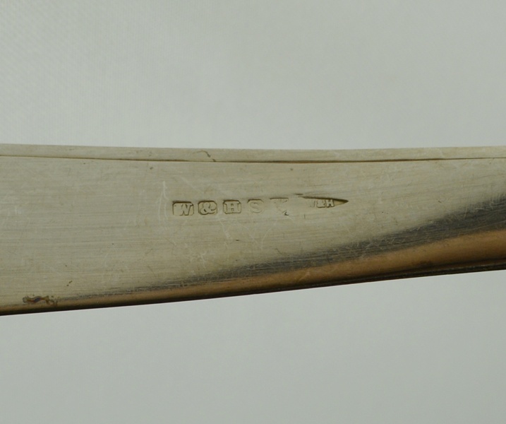 Walker & Hall Silver Plated "Reed/Shield" Fish Knives and Forks