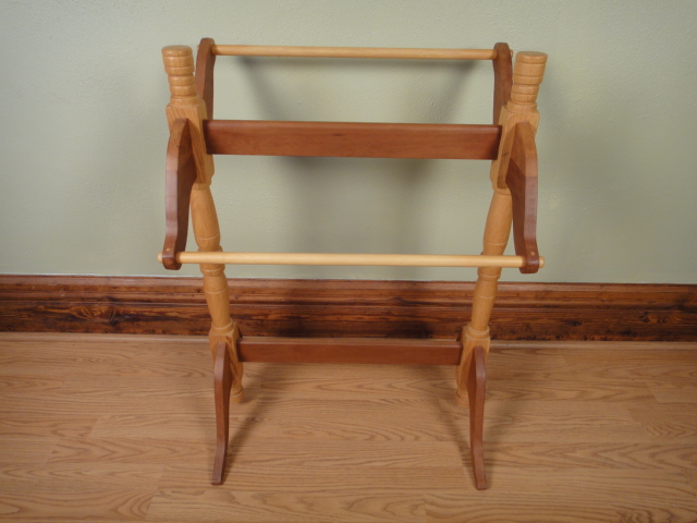 Two Tone Wooden Quilt Stand