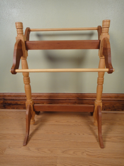 Two Tone Wooden Quilt Stand