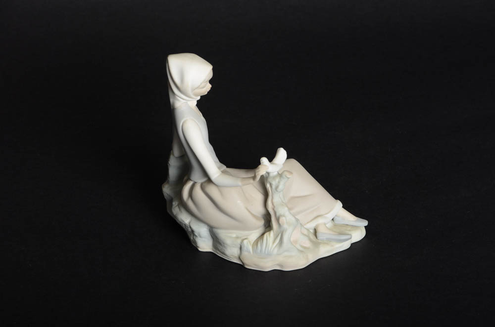 Vintage Lladro Young Girl With Bird on Tree Stump