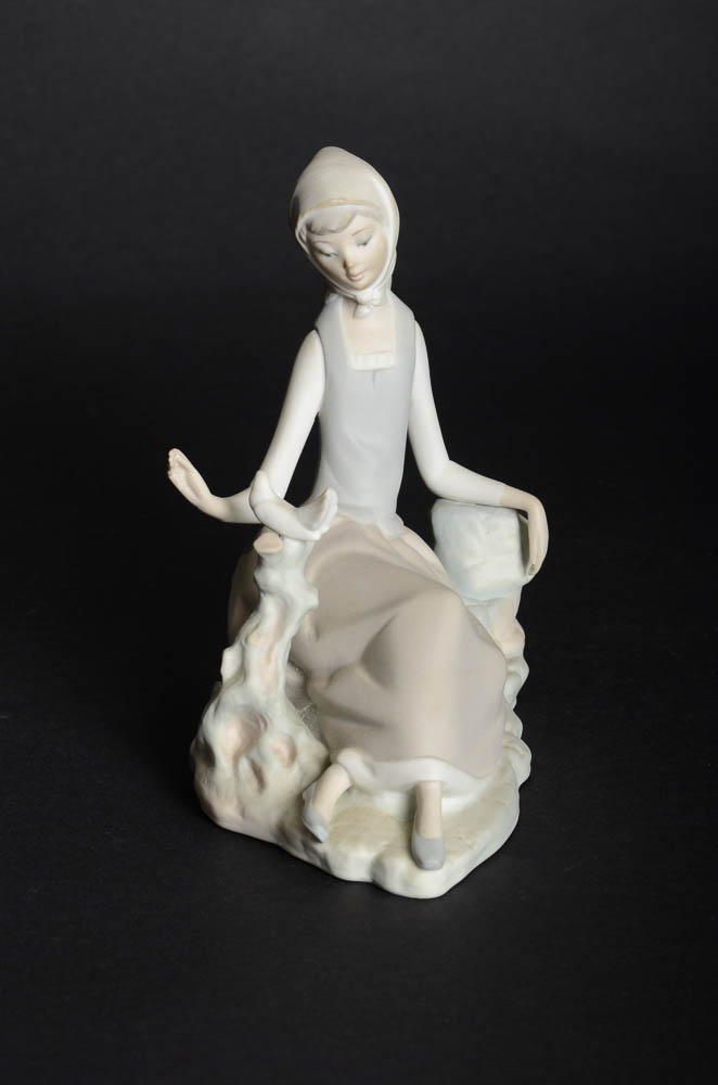 Vintage Lladro Young Girl With Bird on Tree Stump