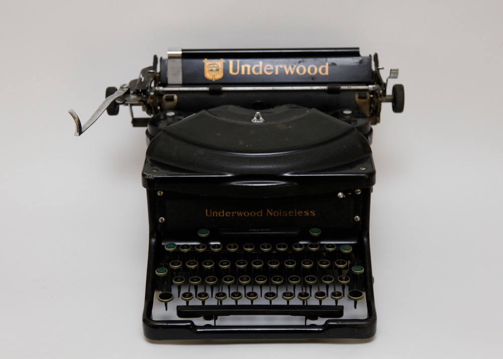 Underwood "Noiseless" Vintage Typewriter
