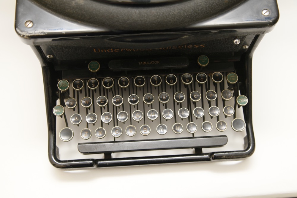 Underwood "Noiseless" Vintage Typewriter