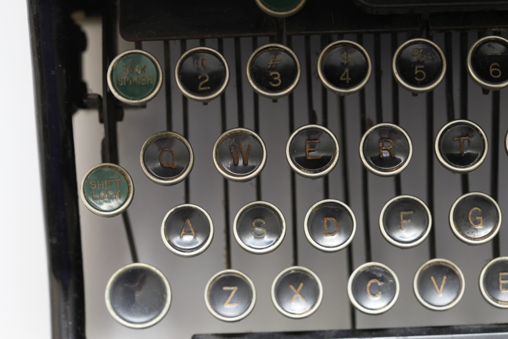 Underwood "Noiseless" Vintage Typewriter