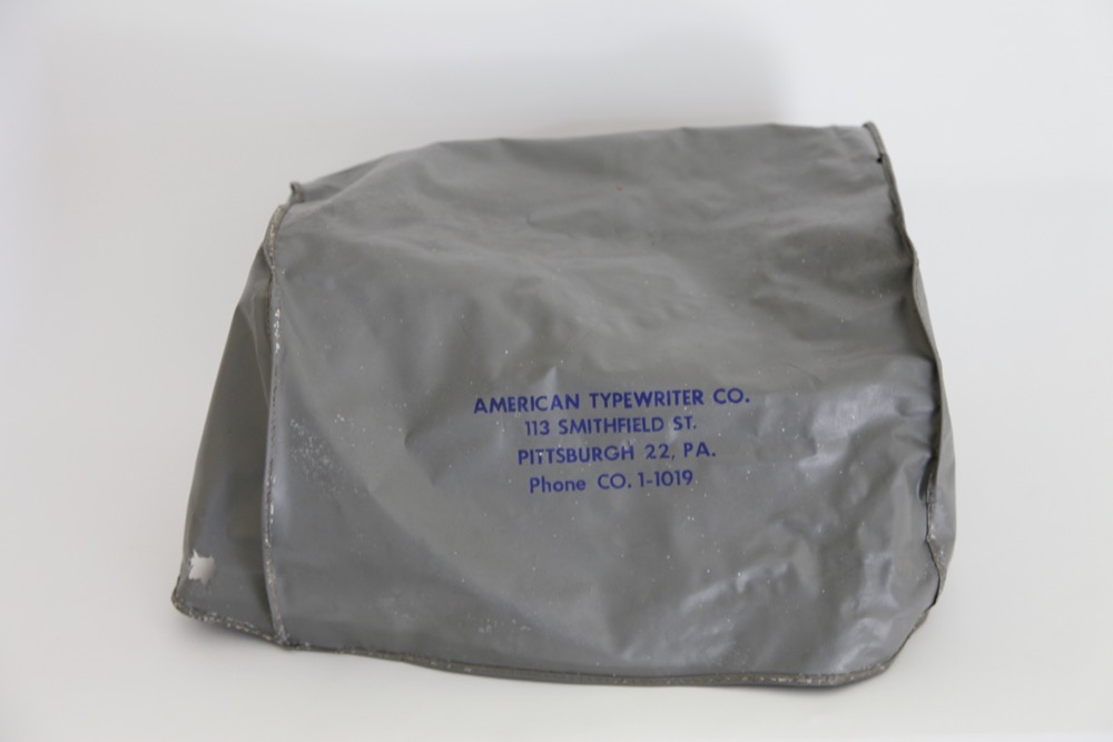 Underwood "Noiseless" Vintage Typewriter