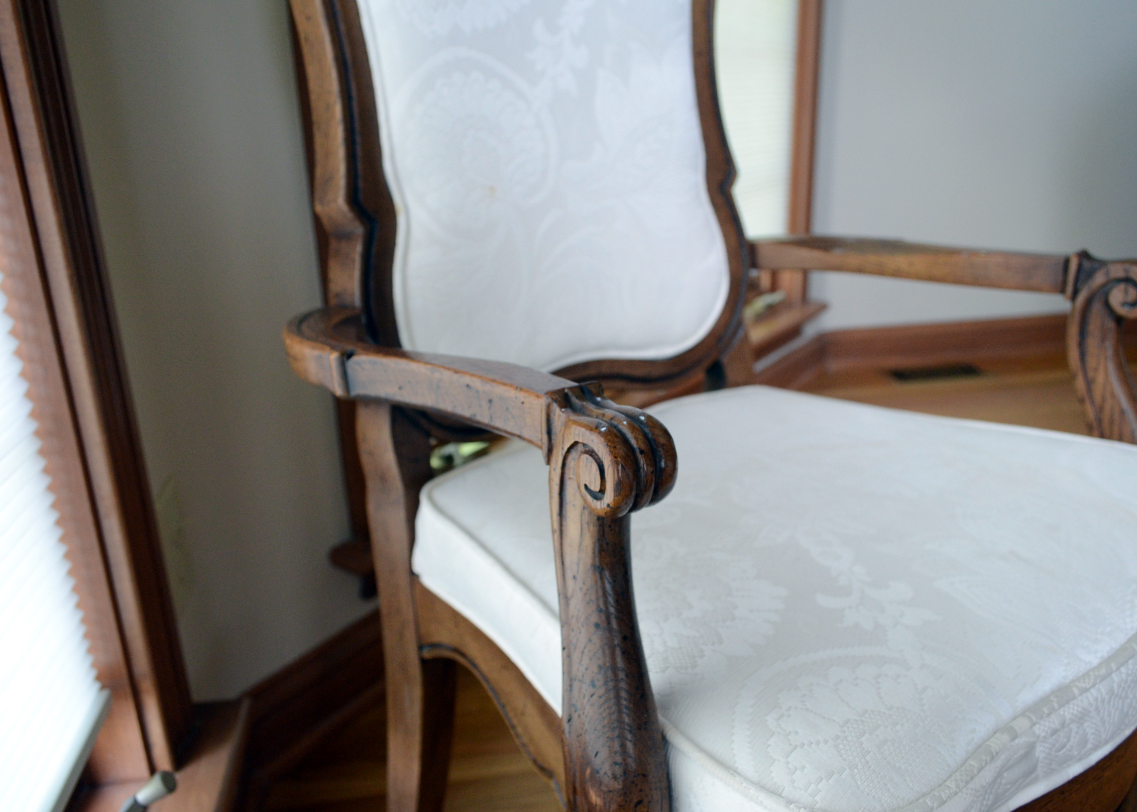 Thomasville French Provincial Style Dining Table and Chairs