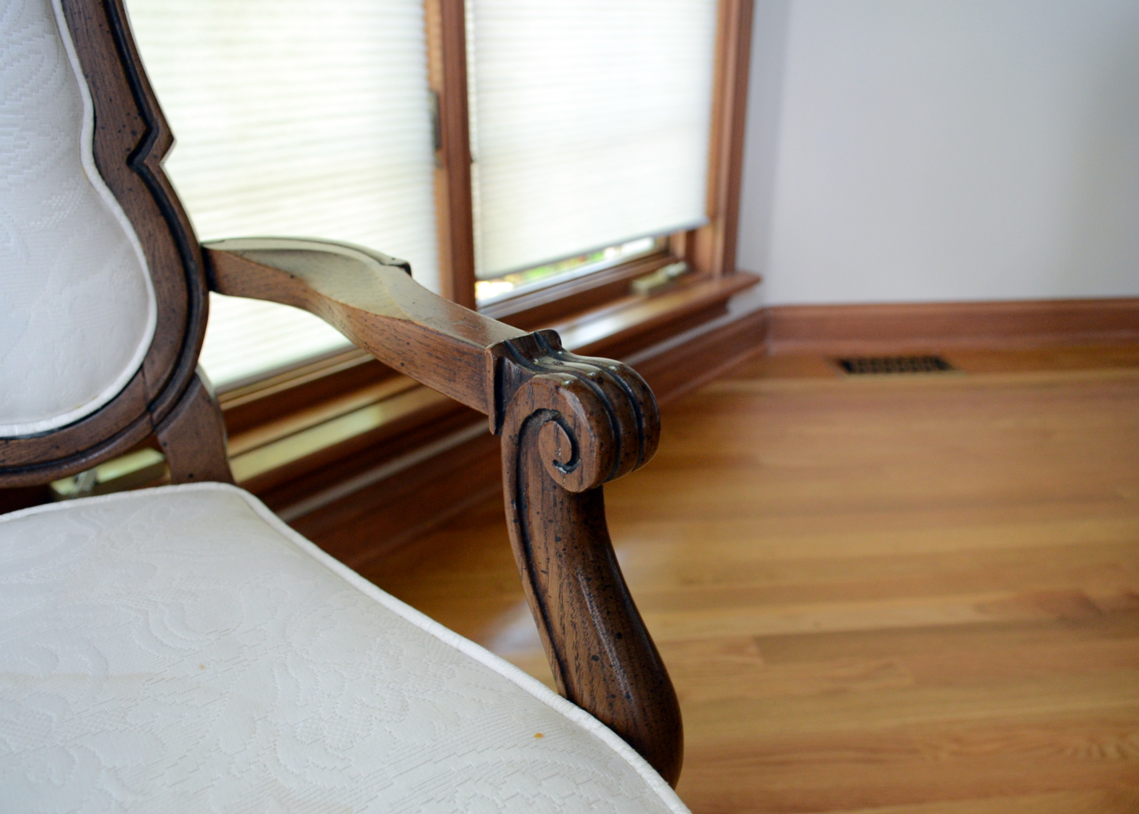 Thomasville French Provincial Style Dining Table and Chairs