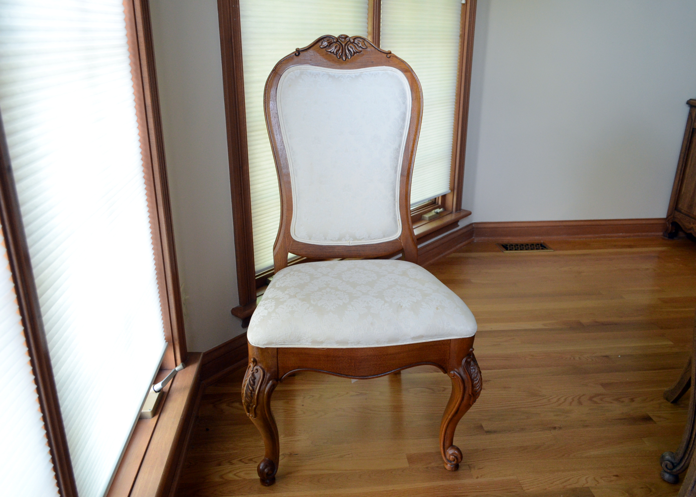 Thomasville French Provincial Style Dining Table and Chairs