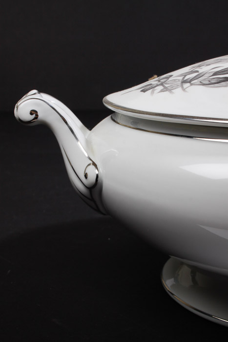 Yamaka "Nocturne" China Set