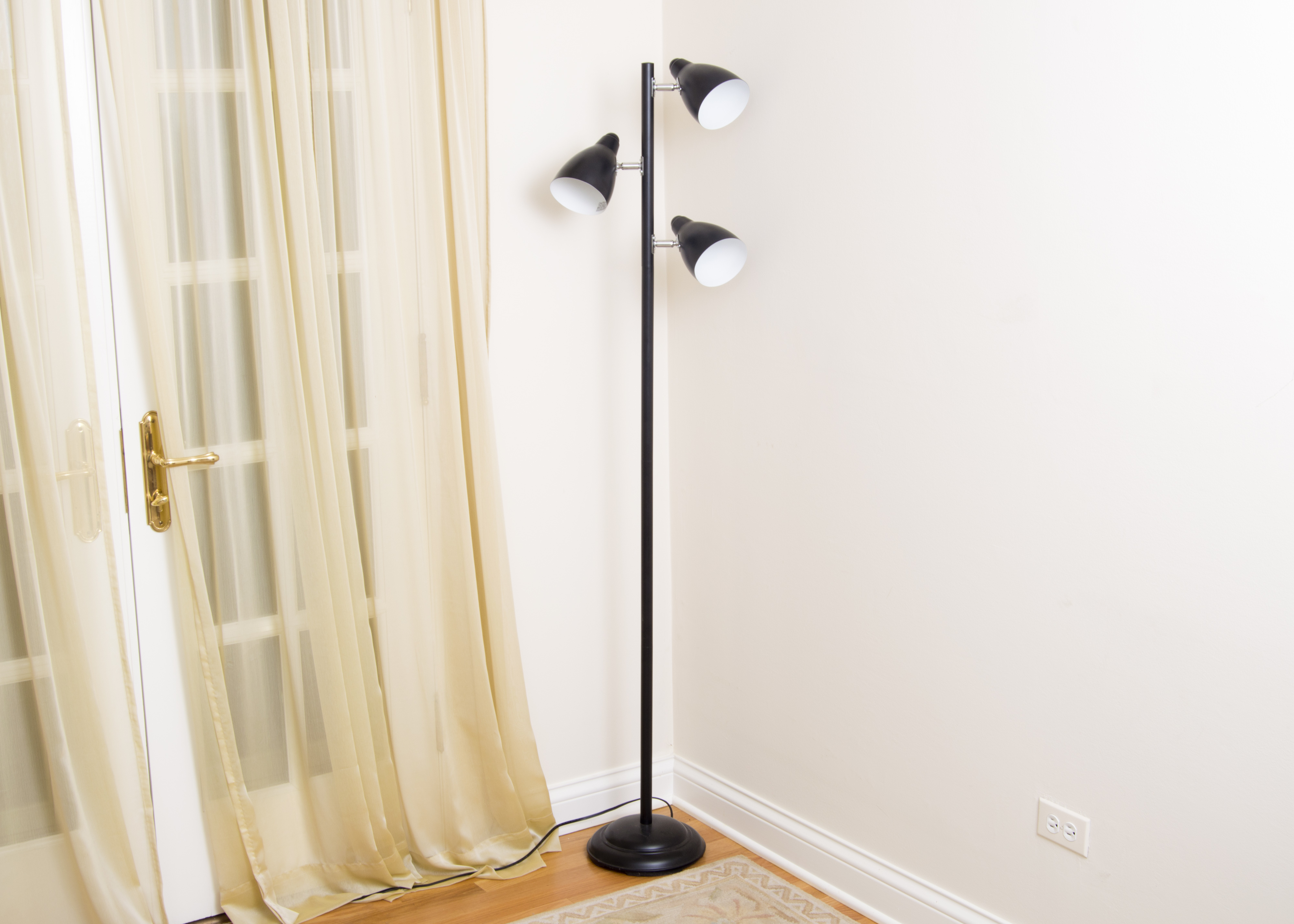 Modern Black Metal Floor Lamp