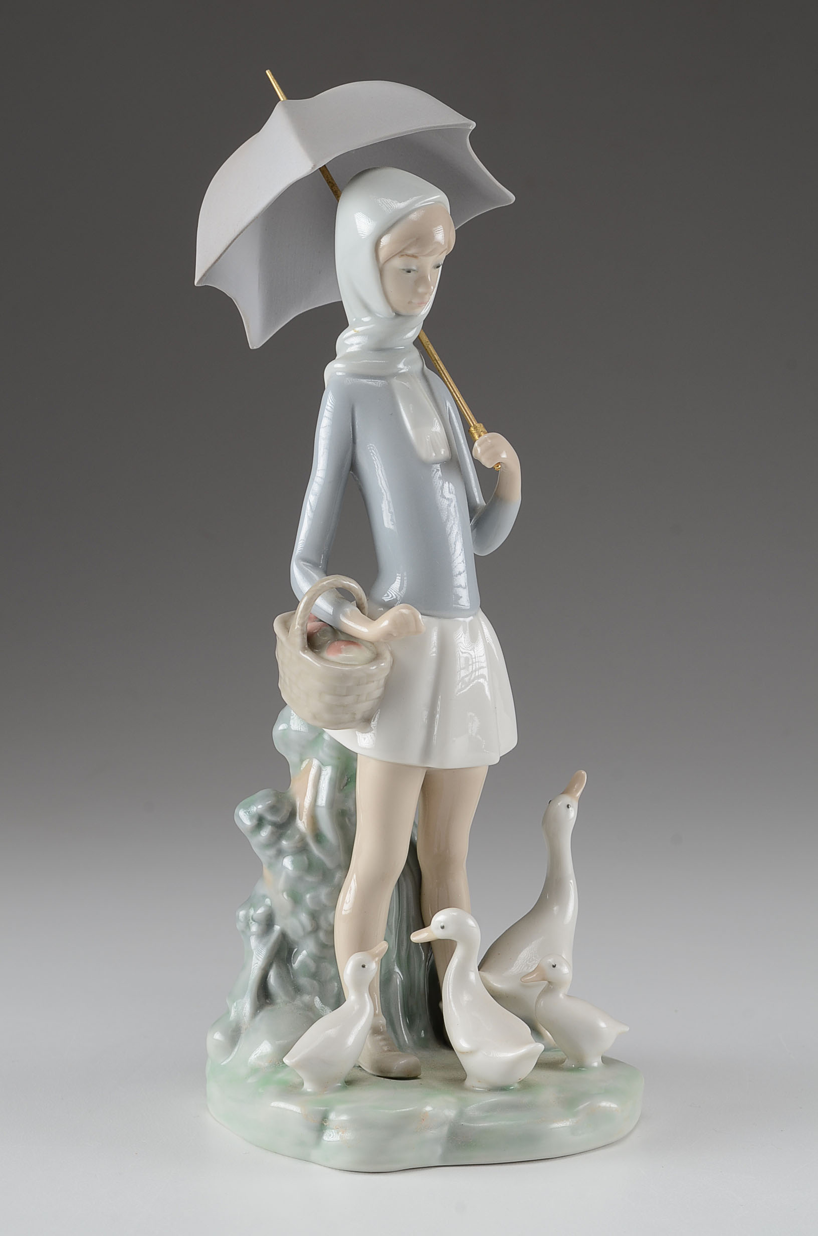Lladro "Girl with Umbrella" 4510 Figurine