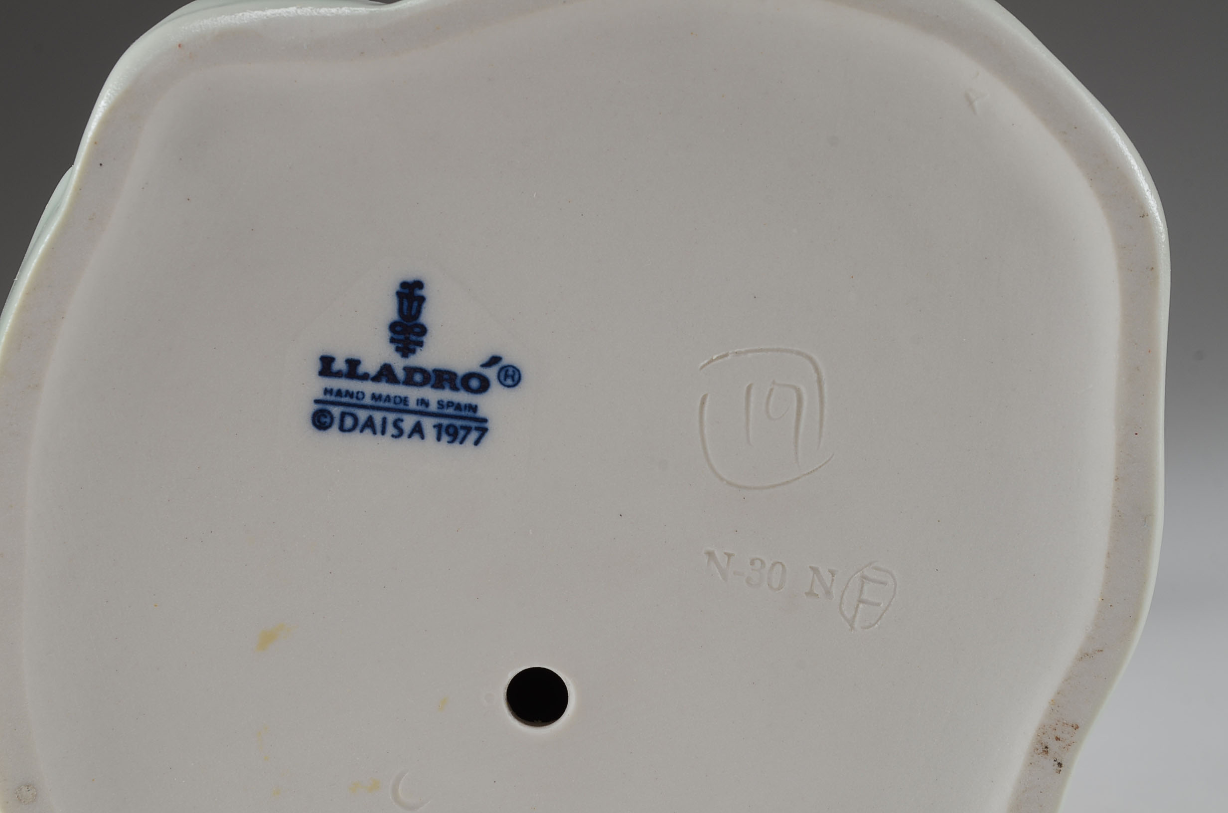 Lladro "Girl with Umbrella" 4510 Figurine