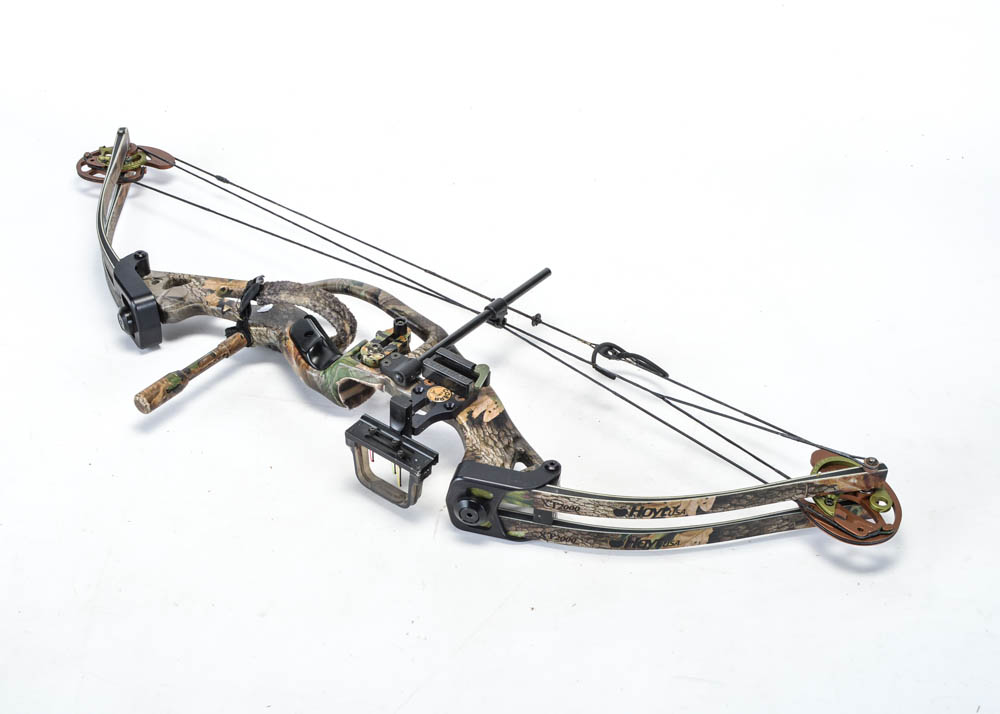 A Hoyt XT 2000 Compound Bow