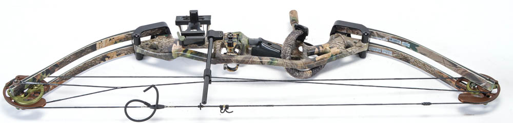 A Hoyt XT 2000 Compound Bow