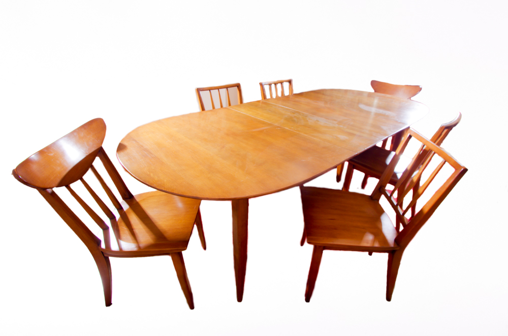 Mid Century Modern Willett Dining Table and Chairs