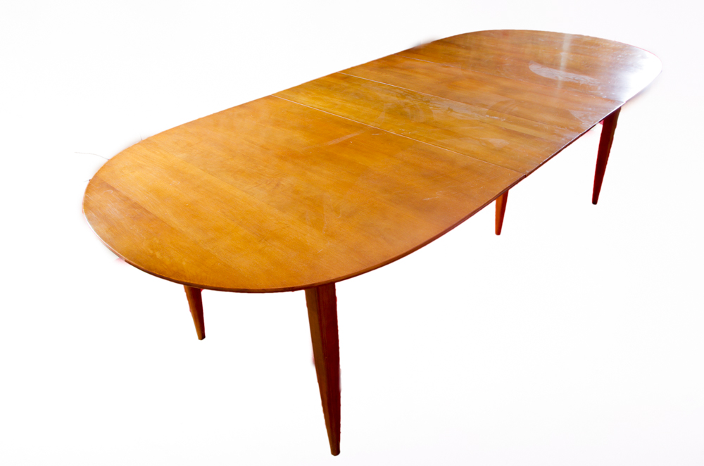 Mid Century Modern Willett Dining Table and Chairs