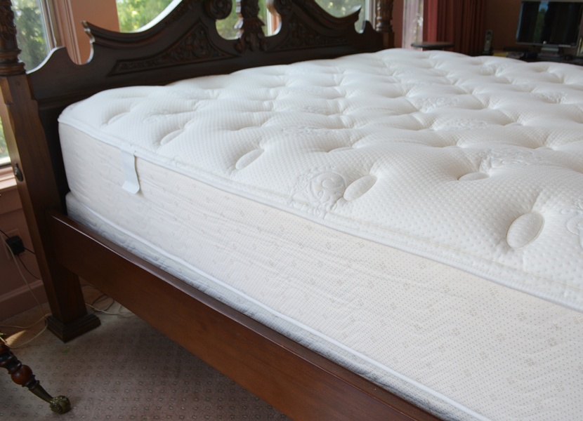 Simmons Beautyrest King Mattress and Box Springs With Plush Pad