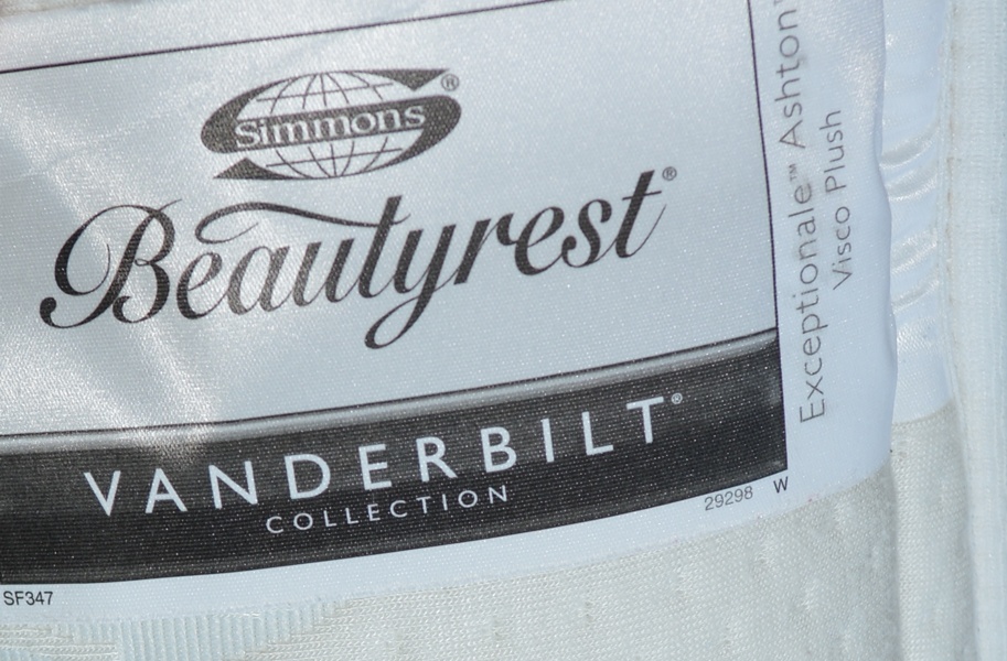 Simmons Beautyrest King Mattress and Box Springs With Plush Pad