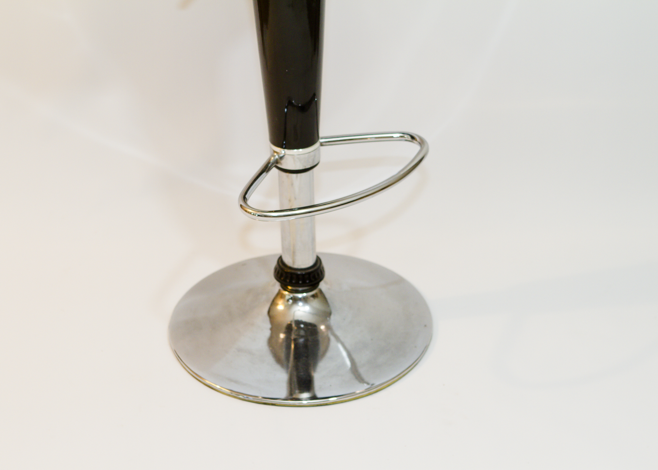 Contemporary Modern Style Black and Chrome Hydraulic Bar Stool