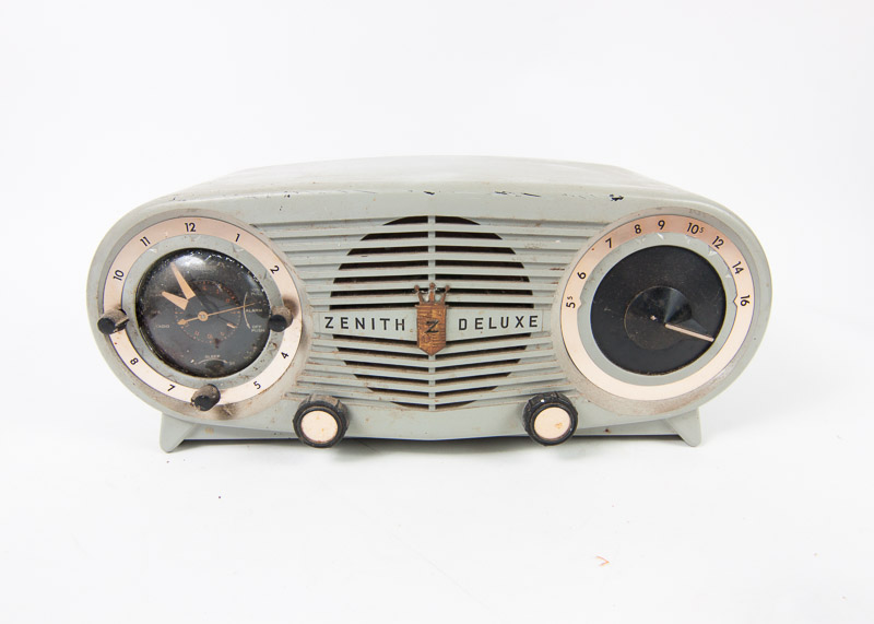 Vintage Zenith Delux Clock Radio