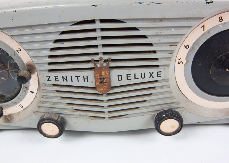 Vintage Zenith Delux Clock Radio