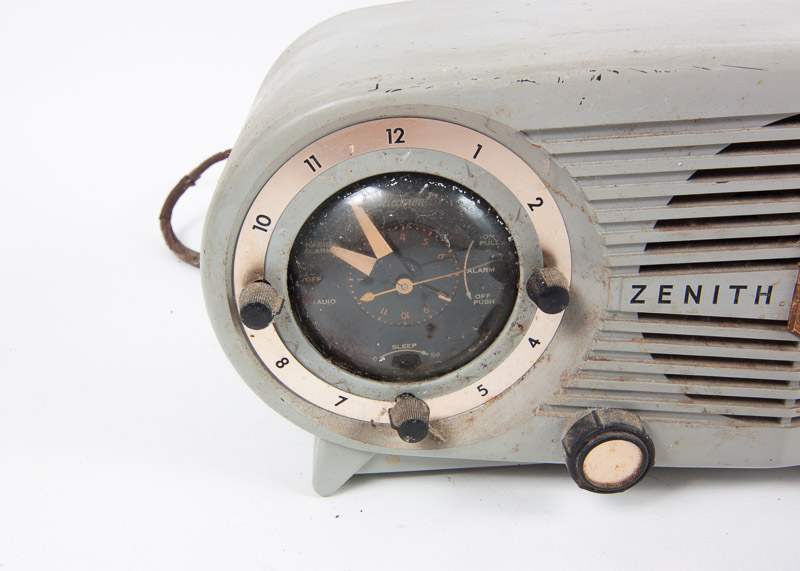 Vintage Zenith Delux Clock Radio
