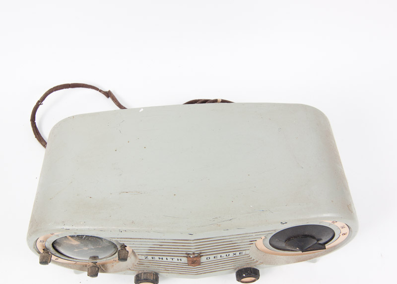 Vintage Zenith Delux Clock Radio