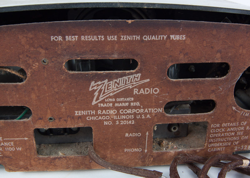 Vintage Zenith Delux Clock Radio