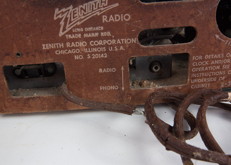 Vintage Zenith Delux Clock Radio