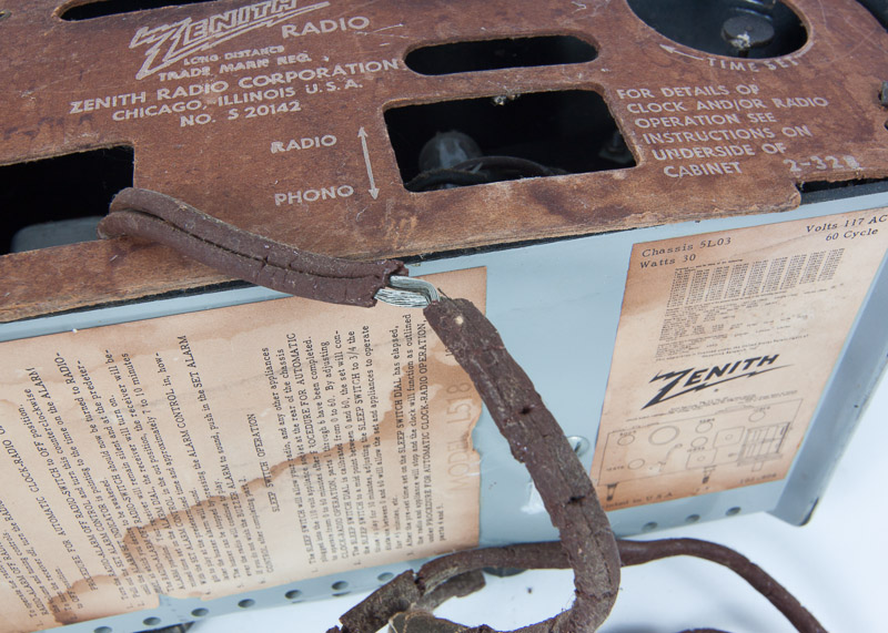 Vintage Zenith Delux Clock Radio