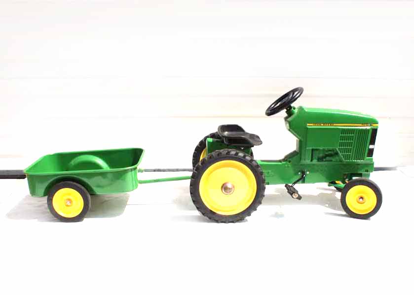 ERTL John Deere 7600 Pedal Tractor and Trailer