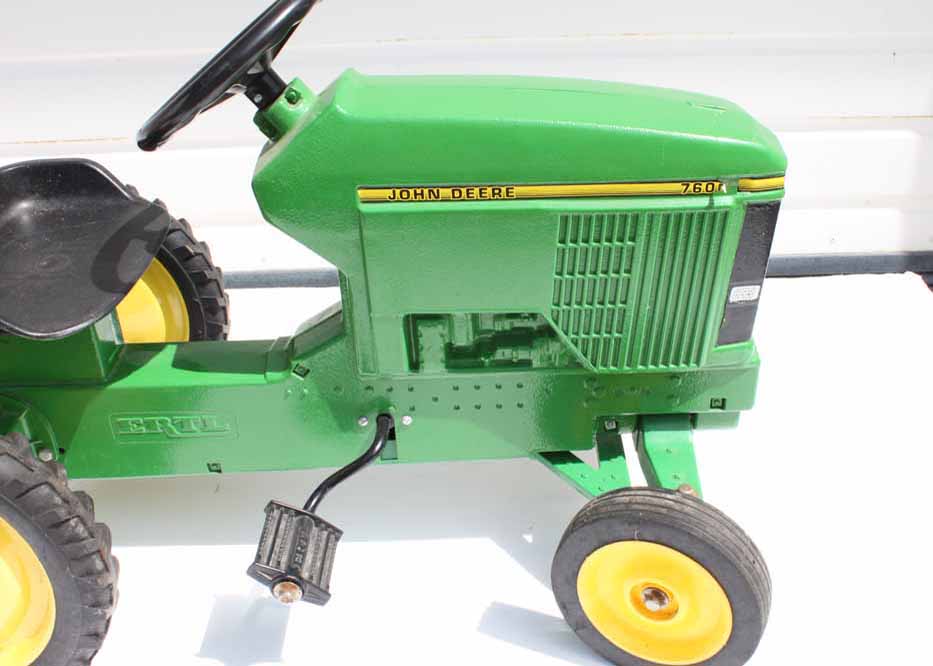 ERTL John Deere 7600 Pedal Tractor and Trailer