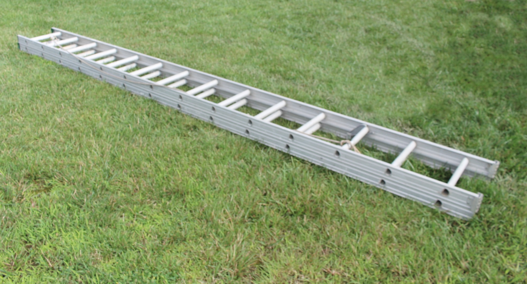 Sears Medium Duty 28' Aluminum Extension Ladder