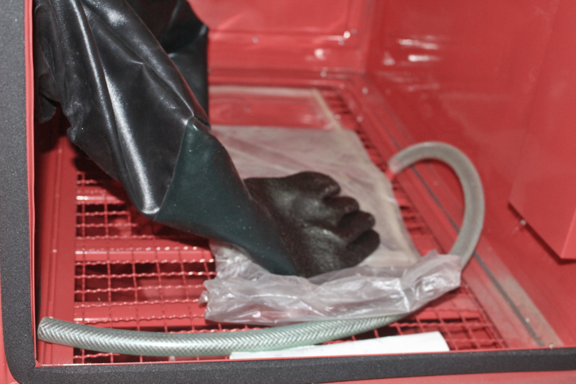 Grizzly Cabinet Sand Blasting Unit