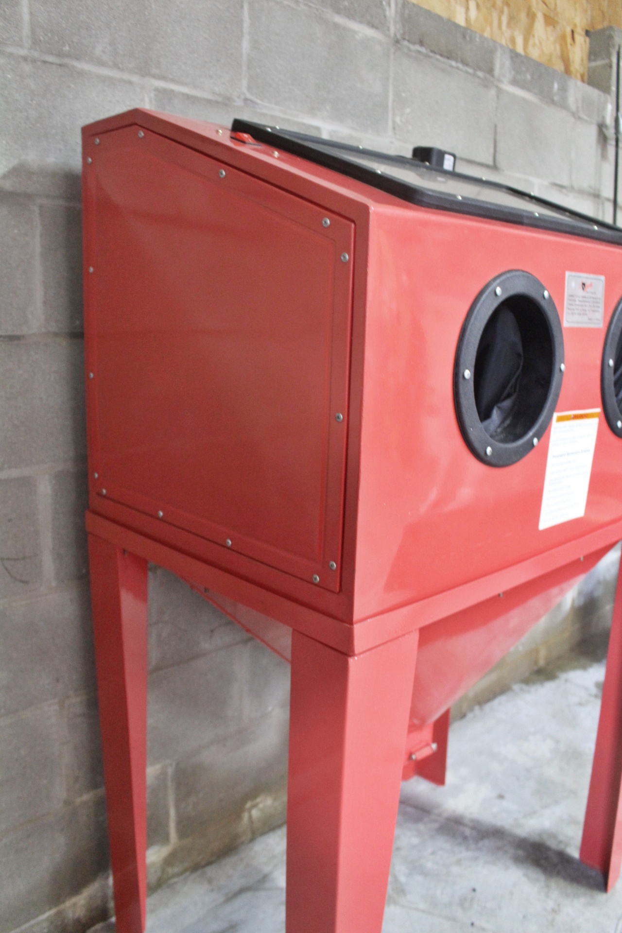 Grizzly Cabinet Sand Blasting Unit