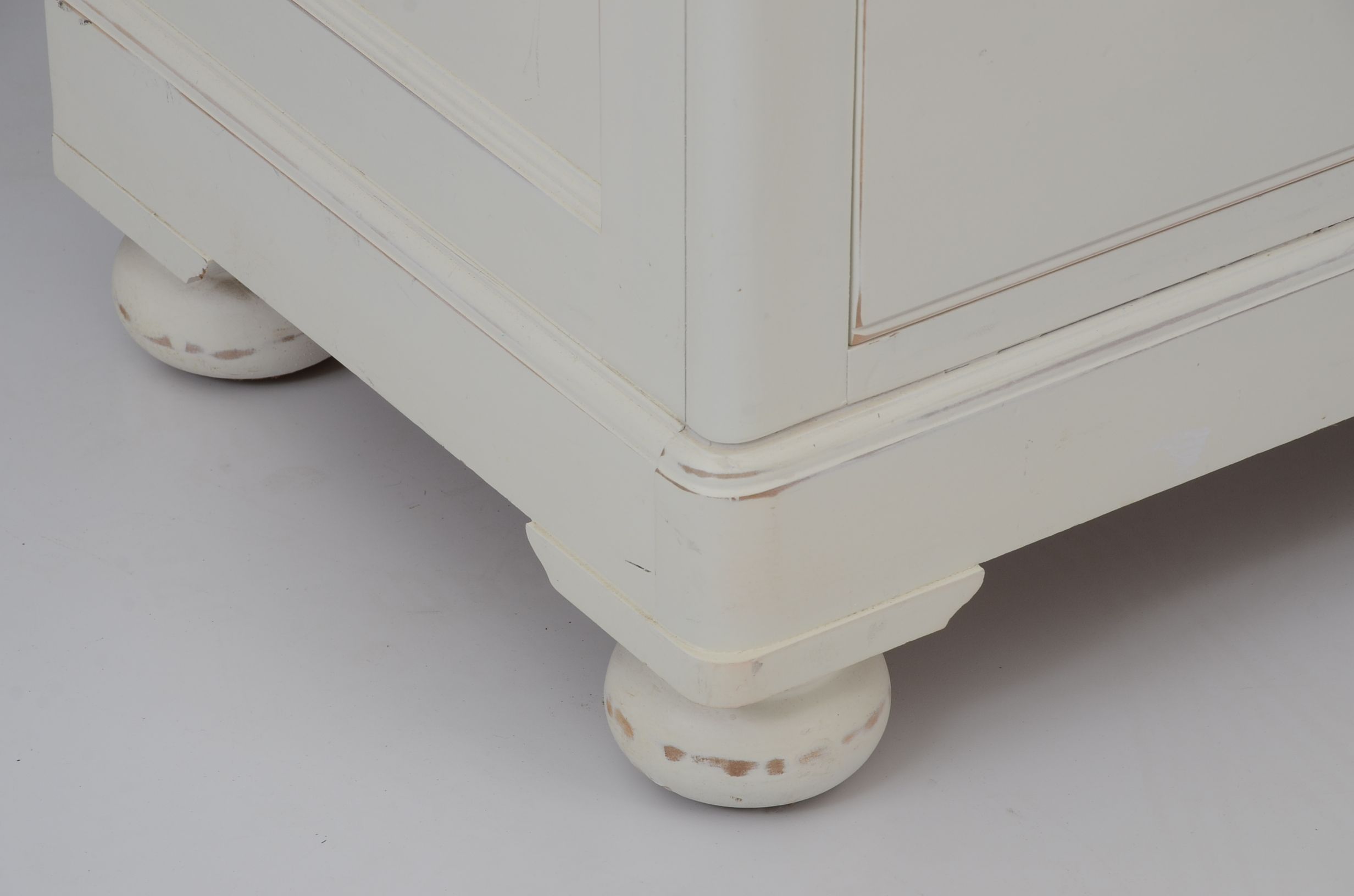 Lexington Seaside Retreat Chest