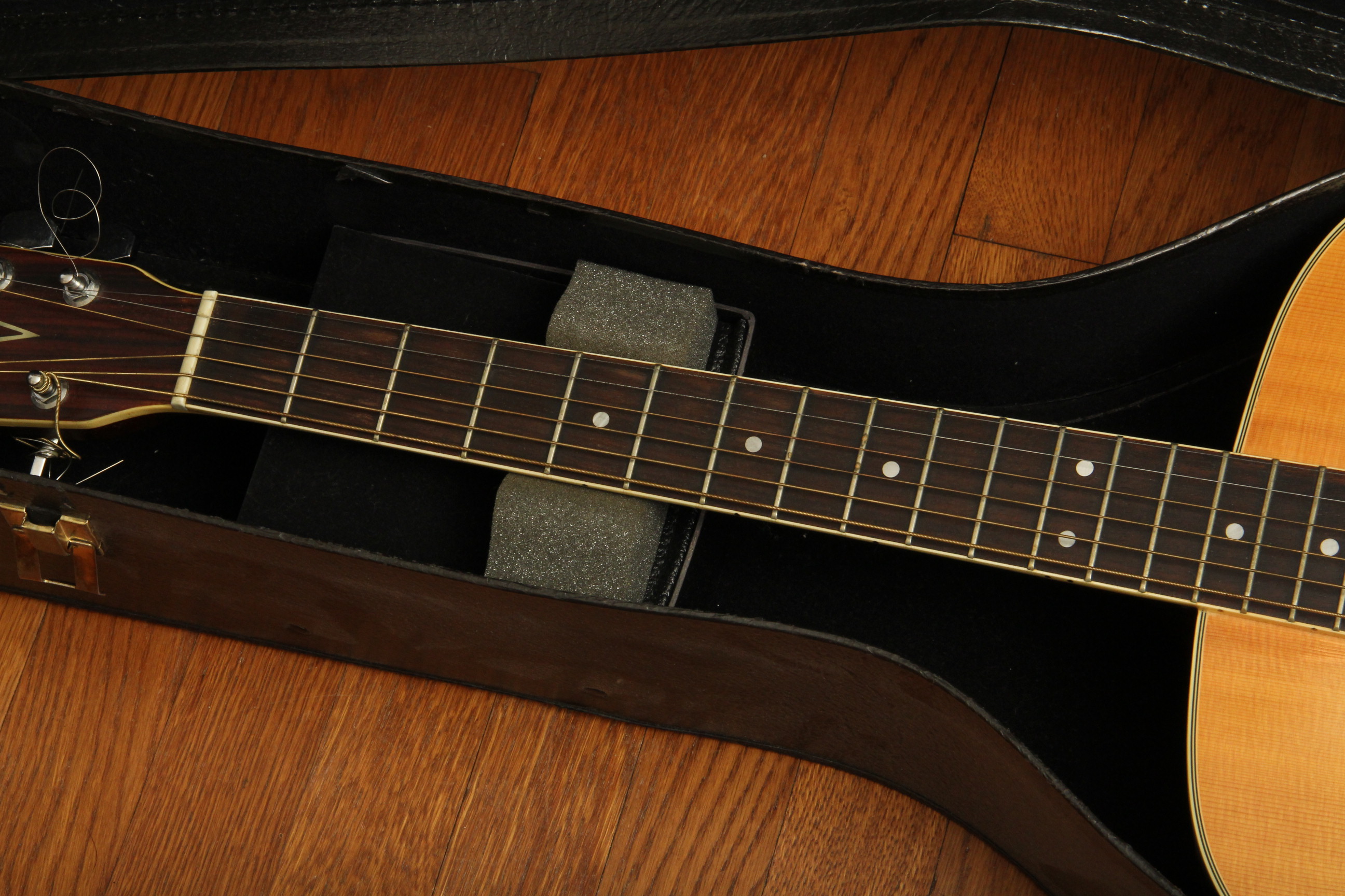 Alvarez Regent 5225 Acoustic Guitar