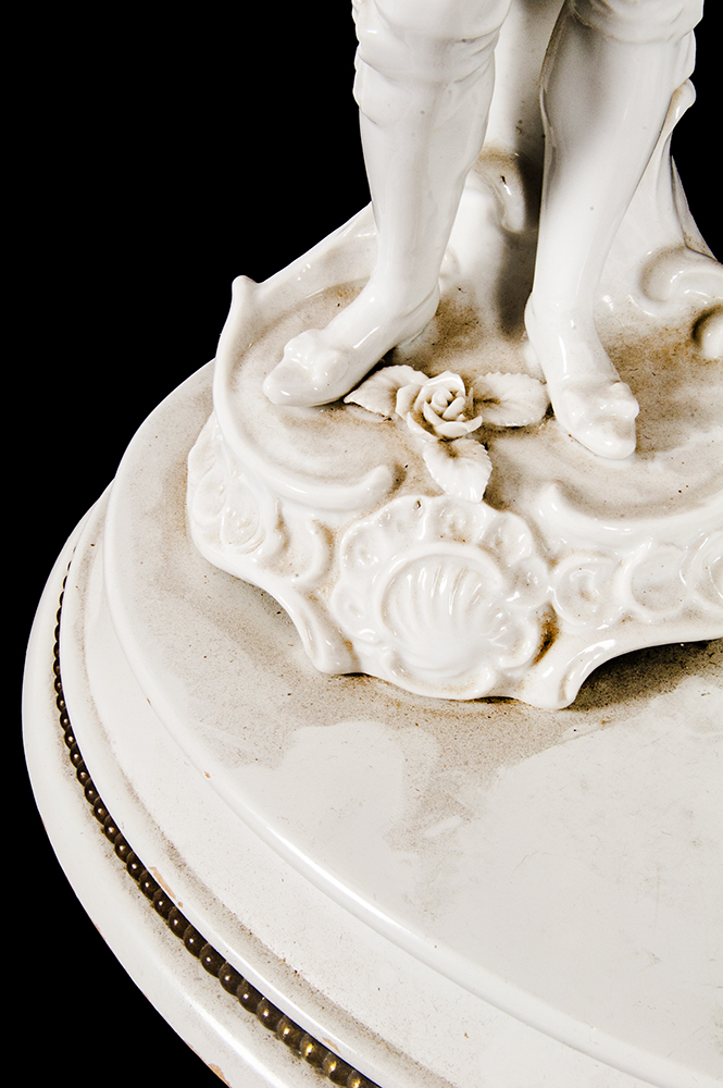 Colonial Figurine Lamp