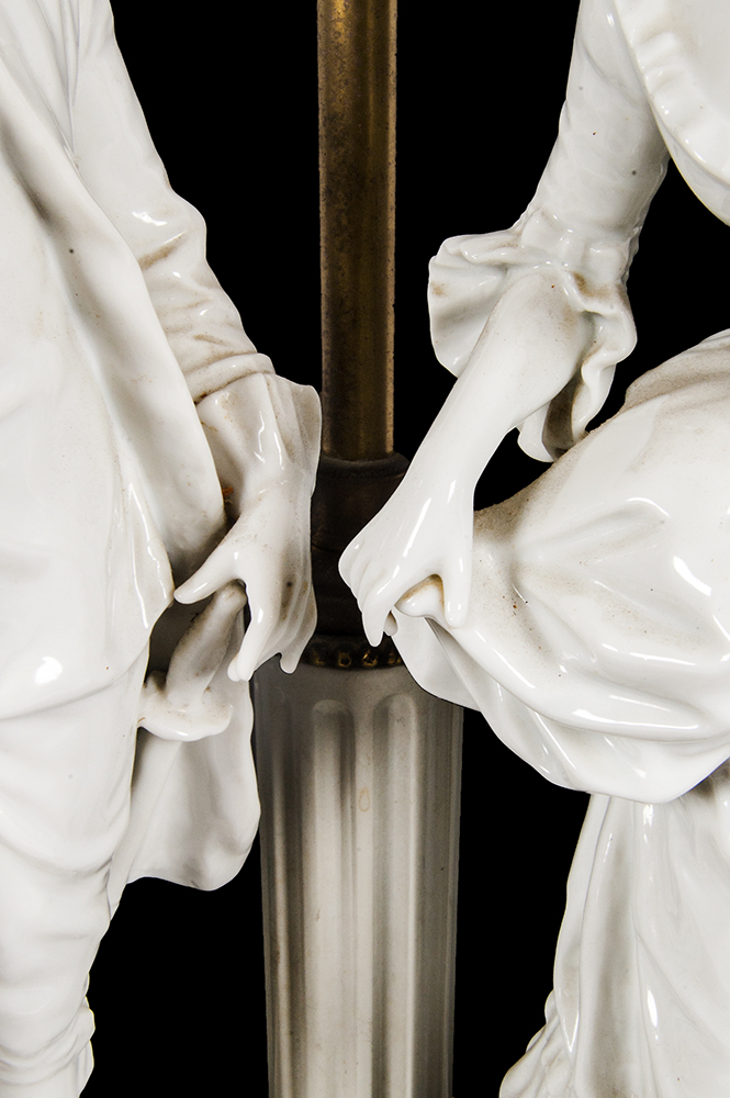 Colonial Figurine Lamp