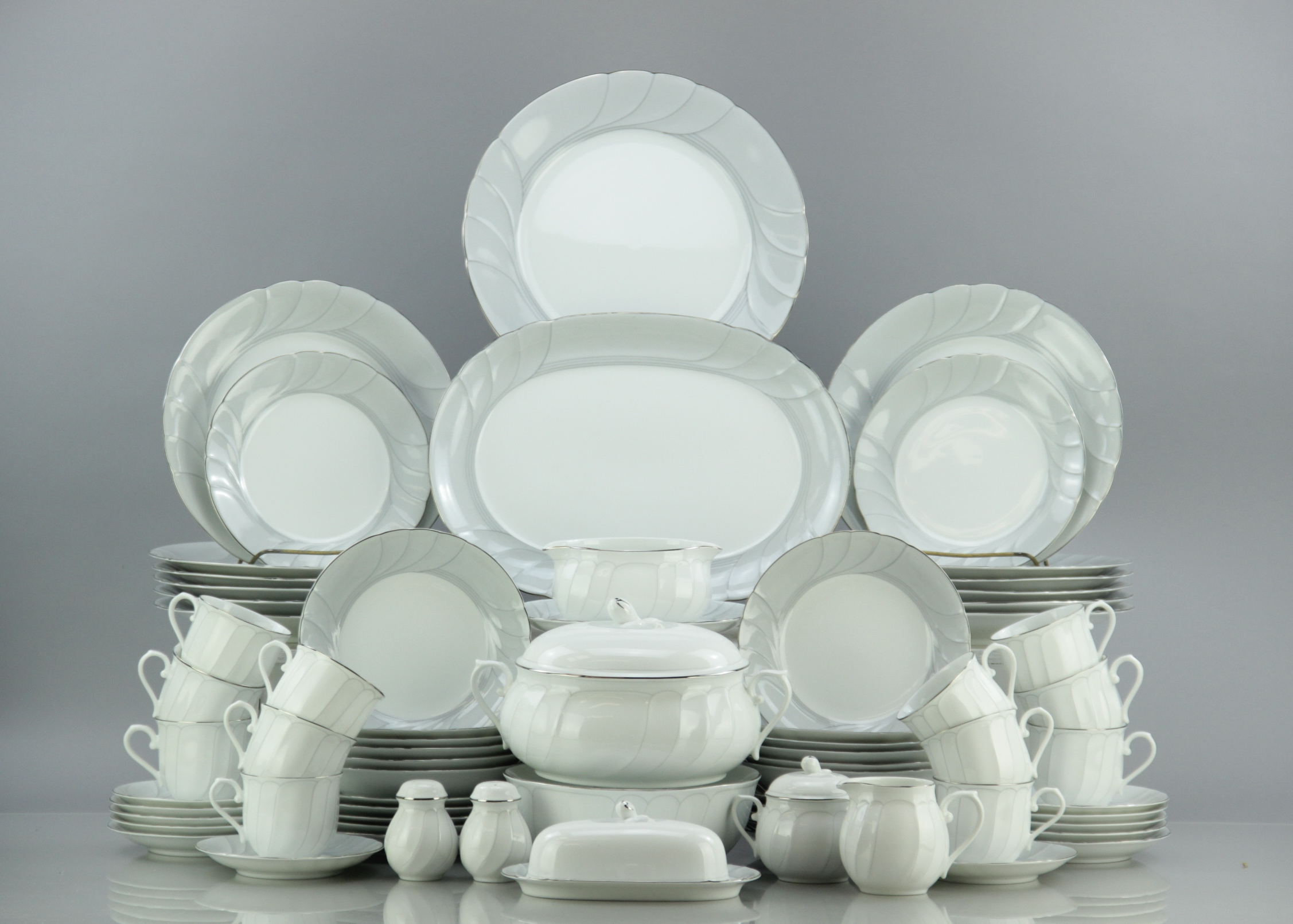 71-Piece Set of Mikasa "Prelude" China