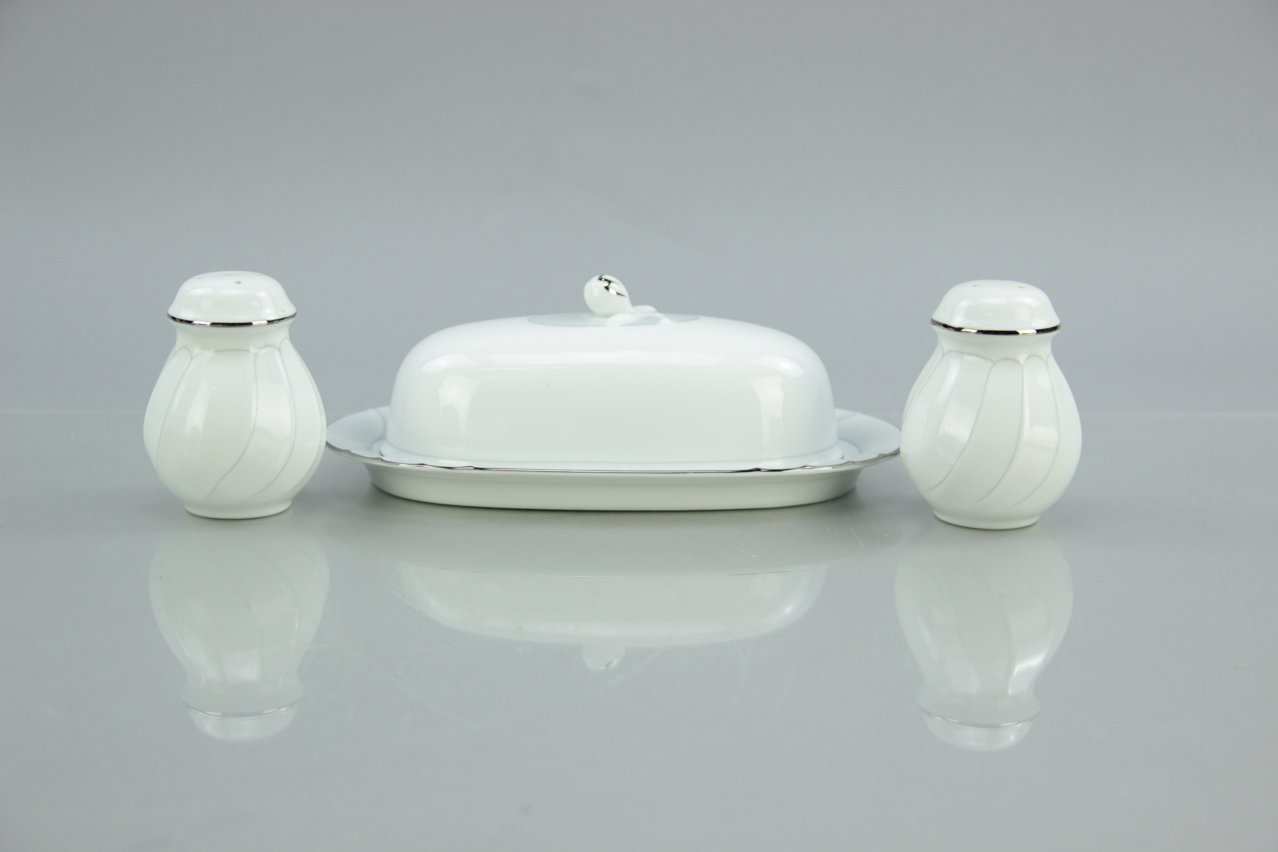 71-Piece Set of Mikasa "Prelude" China