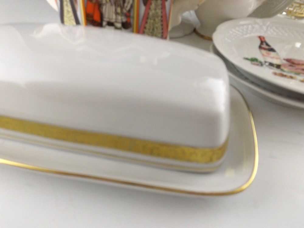 White and Gold Porcelain with French Plates, Henry VIII Teapot