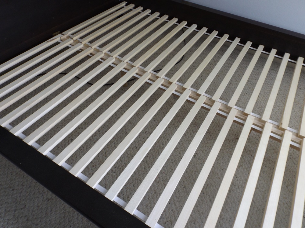 Baronet Espresso Canadian Maple Queen Sized Modern Sleigh Bed