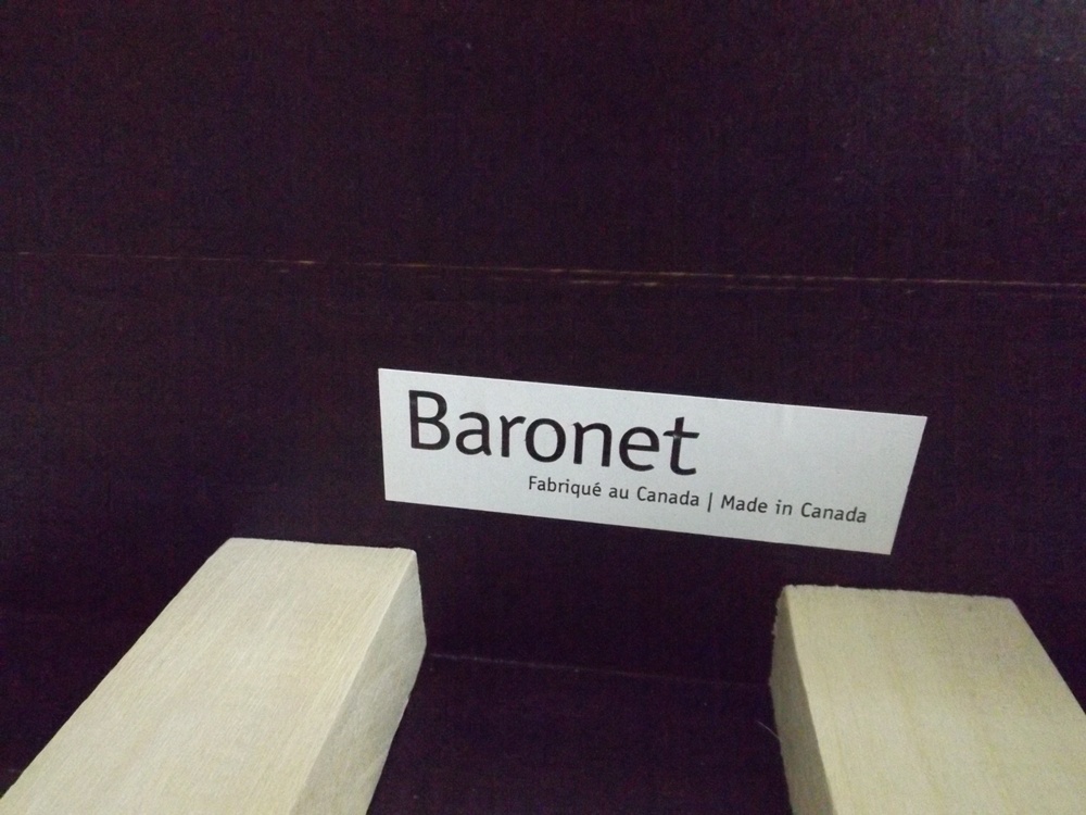 Baronet Espresso Canadian Maple Queen Sized Modern Sleigh Bed