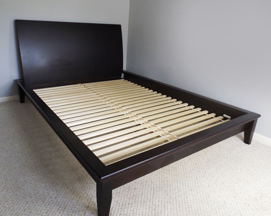 Baronet Espresso Canadian Maple Queen Sized Modern Sleigh Bed