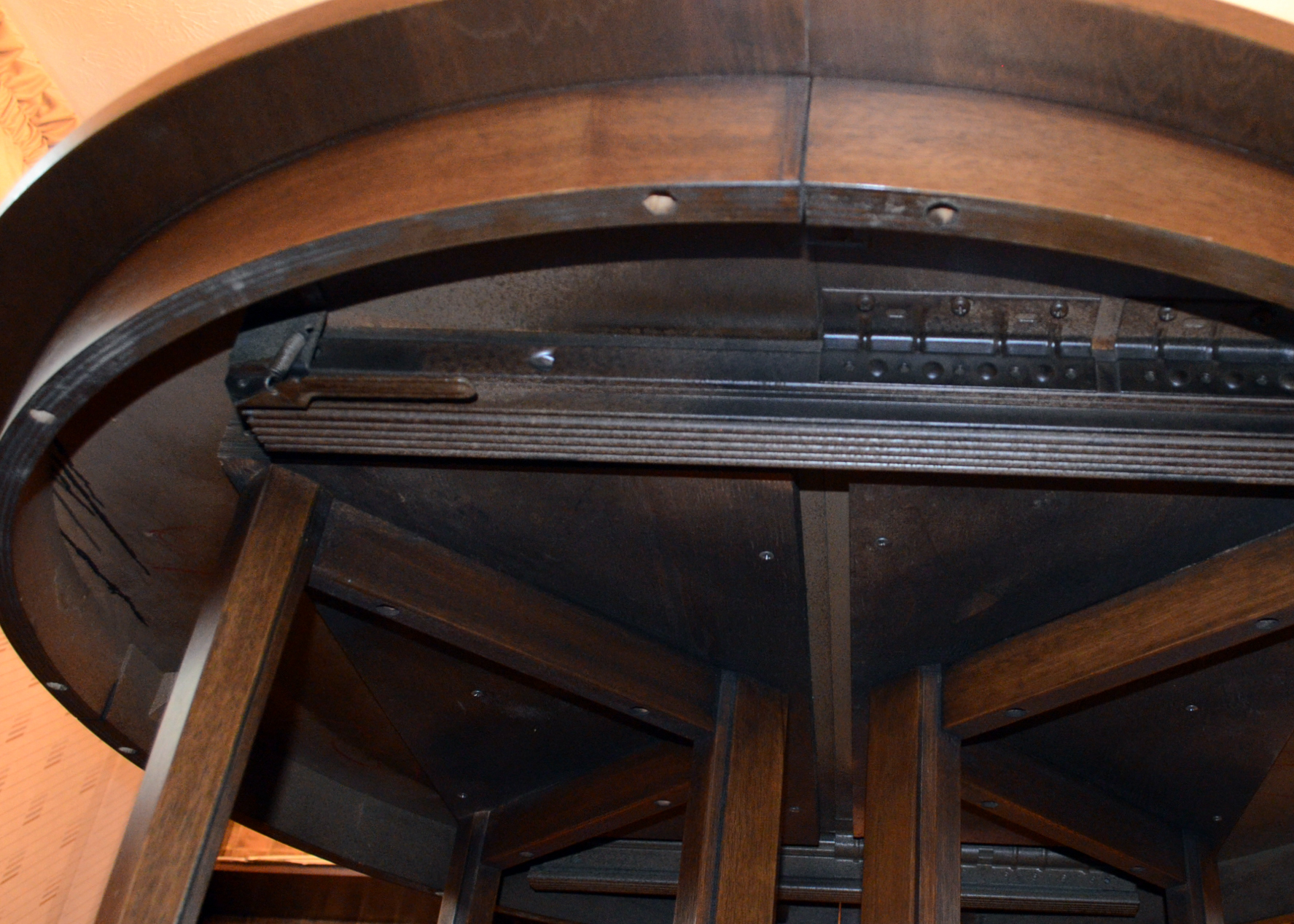 Broyhill Brasilia Dining Table